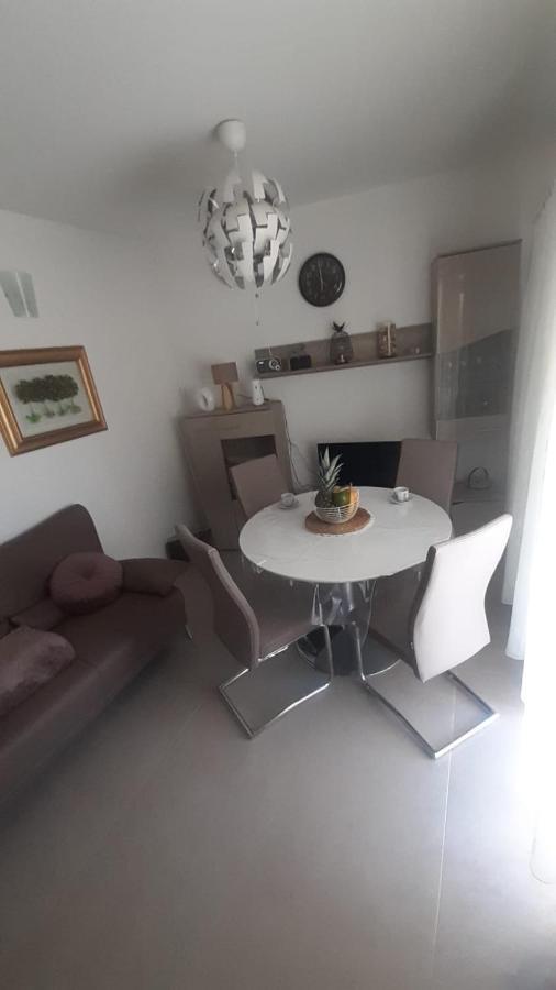 Apartmani Lucija ポヴリャナ エクステリア 写真